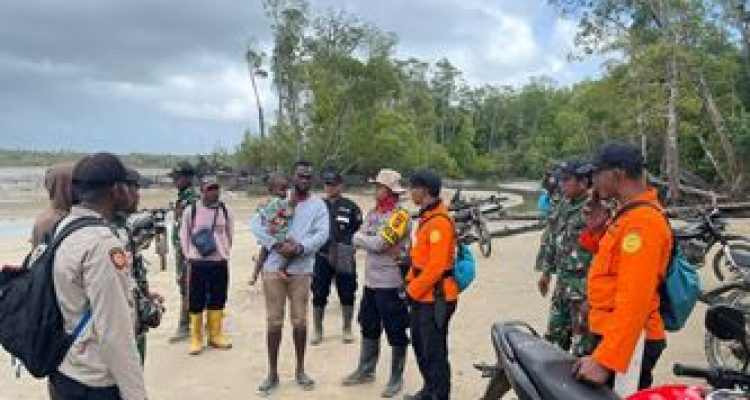 Para penumpang yang berhasil diselamatkan setelah musibah speedboat – Surya Papua/IST