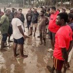 Romanus Mbaraka sedang dialog bersama masyarakat di Kampung Eswambi, Distrik Okaba- Surya Papua/IST