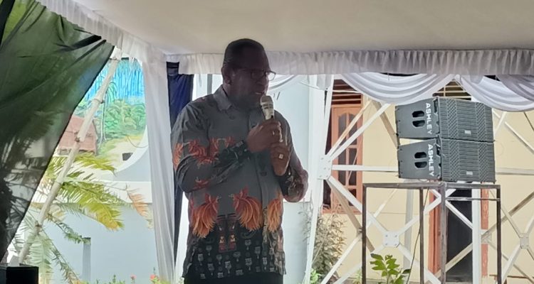 Bupati Merauke, Yoseph Bladib Gebze sedang berikan sambutan – Surya Papua/Frans Kobun