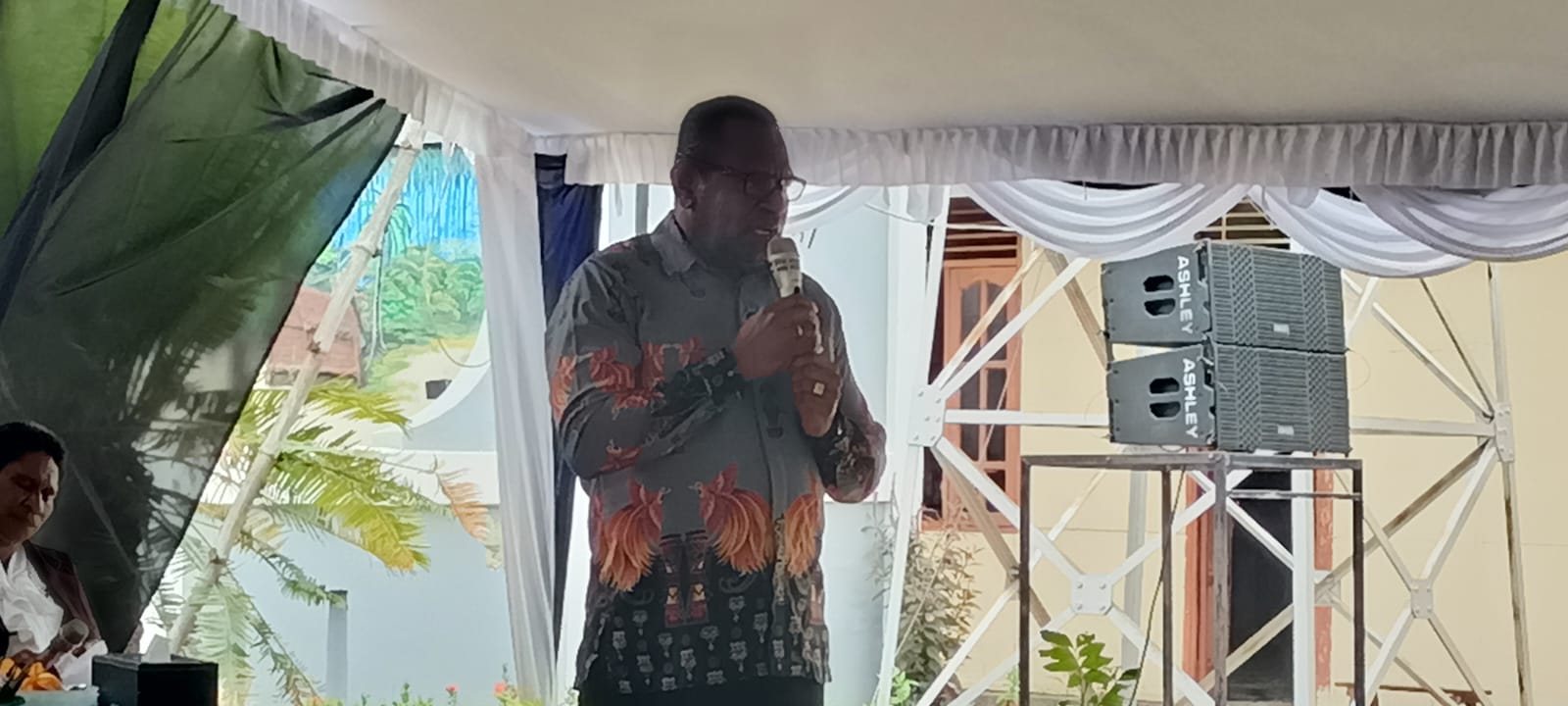 Bupati Merauke, Yoseph Bladib Gebze sedang berikan sambutan – Surya Papua/Frans Kobun