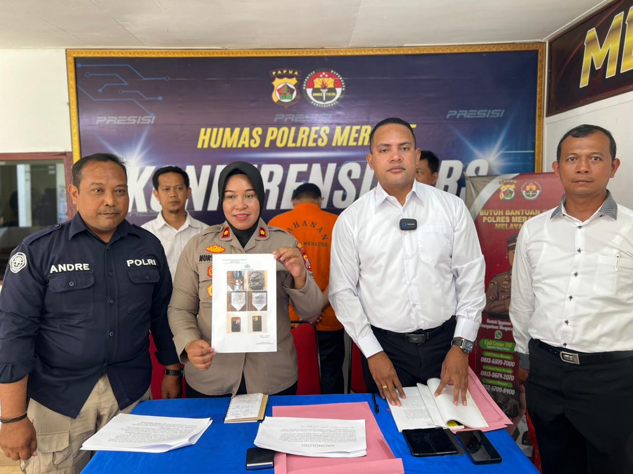 Wakapolres Merauke, Kompol Nuryanti didampingi Kasat Narkoba serta Kasi Humas sedang menunjuk foto tersangka kasus narkoba jenis sabu – Surya Papua/IST