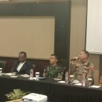 Kapolres Merauke, AKBP Leonrado Yoga saat bicara dalam FGD di Swiss Belhotel tadi pagi – Surya Papua/Frans Kobun