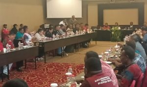 fgd 2 Bupati-Wabup Merauke, Yoseph Bladib Gebze-fauzun Nihaya dalam FGD yang berlangsung di Swiss belhotel tadi pagi – Surya Papua/Frans Kobun