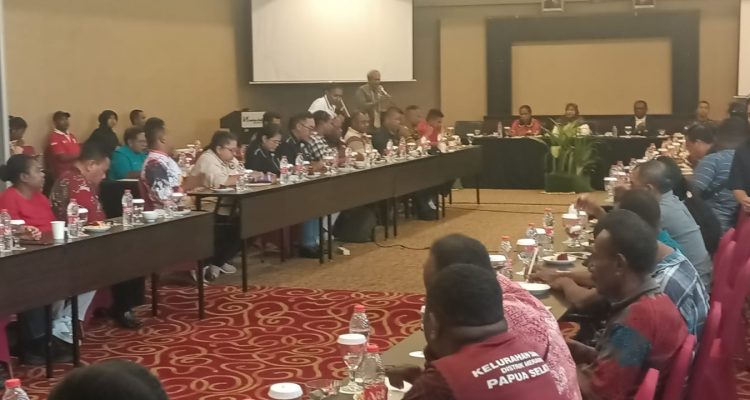 Bupati-Wabup Merauke, Yoseph Bladib Gebze-fauzun Nihaya dalam FGD yang berlangsung di Swiss belhotel tadi pagi – Surya Papua/Frans Kobun