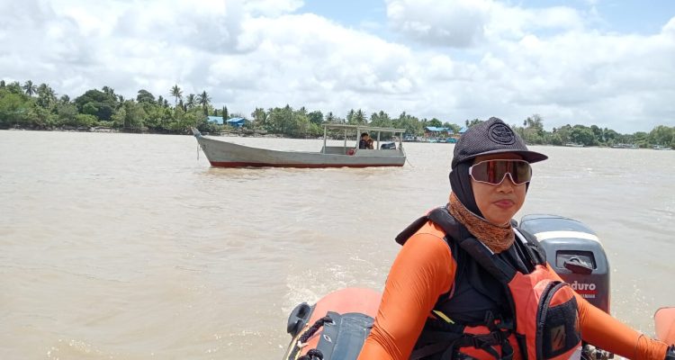 Tim SAR sedang bergerak melakukan pencarian terhadap bocah empat tahun yang diduga tenggelam di Sungai Kumbe – Surya Papua/IST