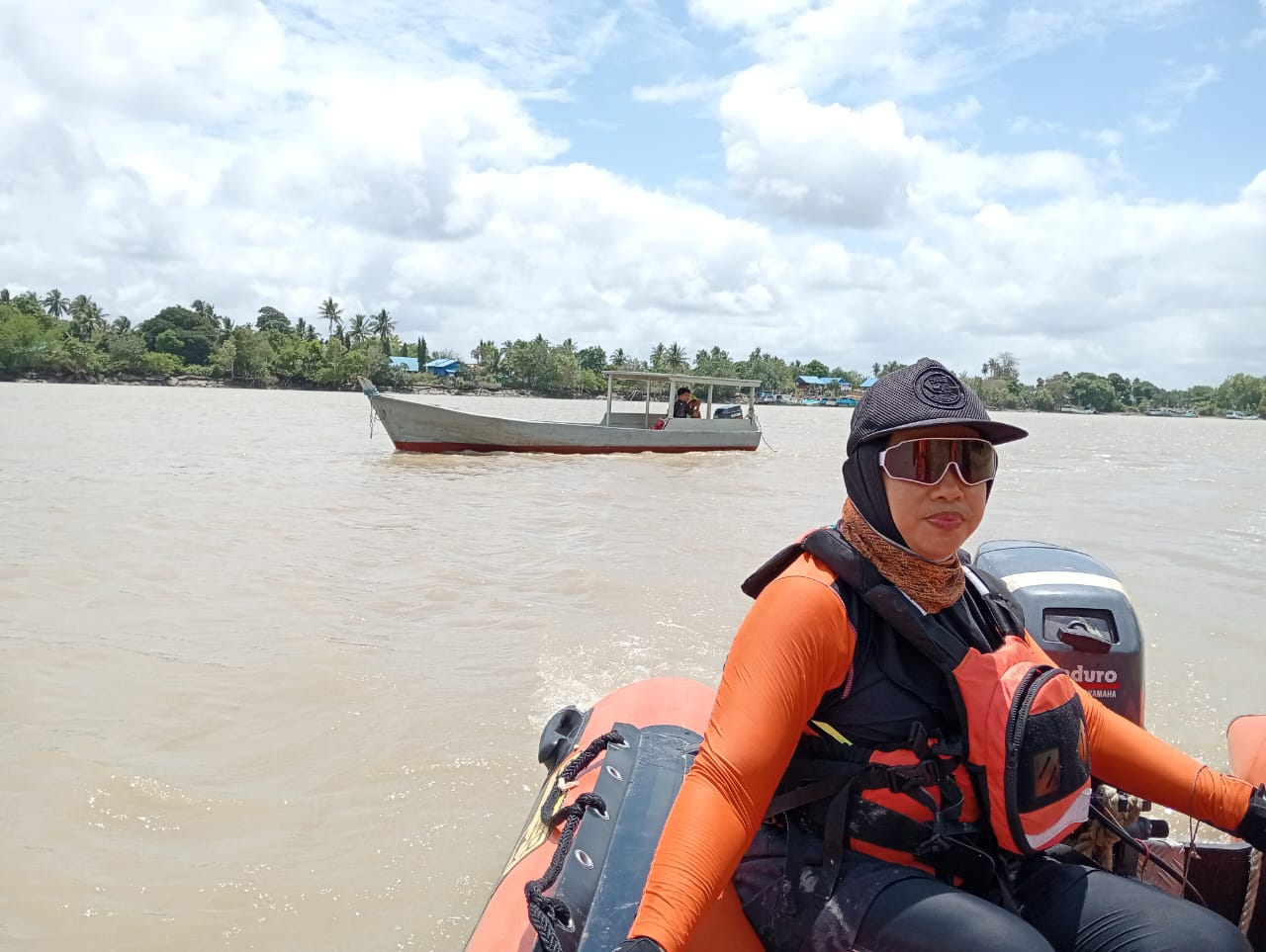Tim SAR sedang bergerak melakukan pencarian terhadap bocah empat tahun yang diduga tenggelam di Sungai Kumbe – Surya Papua/IST