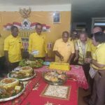 Pemotongan kue ulang tahun oleh Ketua DPD Golkar Papua Selatan, Yusak Yaluwo – Surya Papua/Frans Kobun