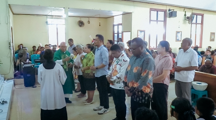 Pengukuhan dan pelantikan panitia pembangunan Gereja Santa Theresia Buti – Surya Papua/IST