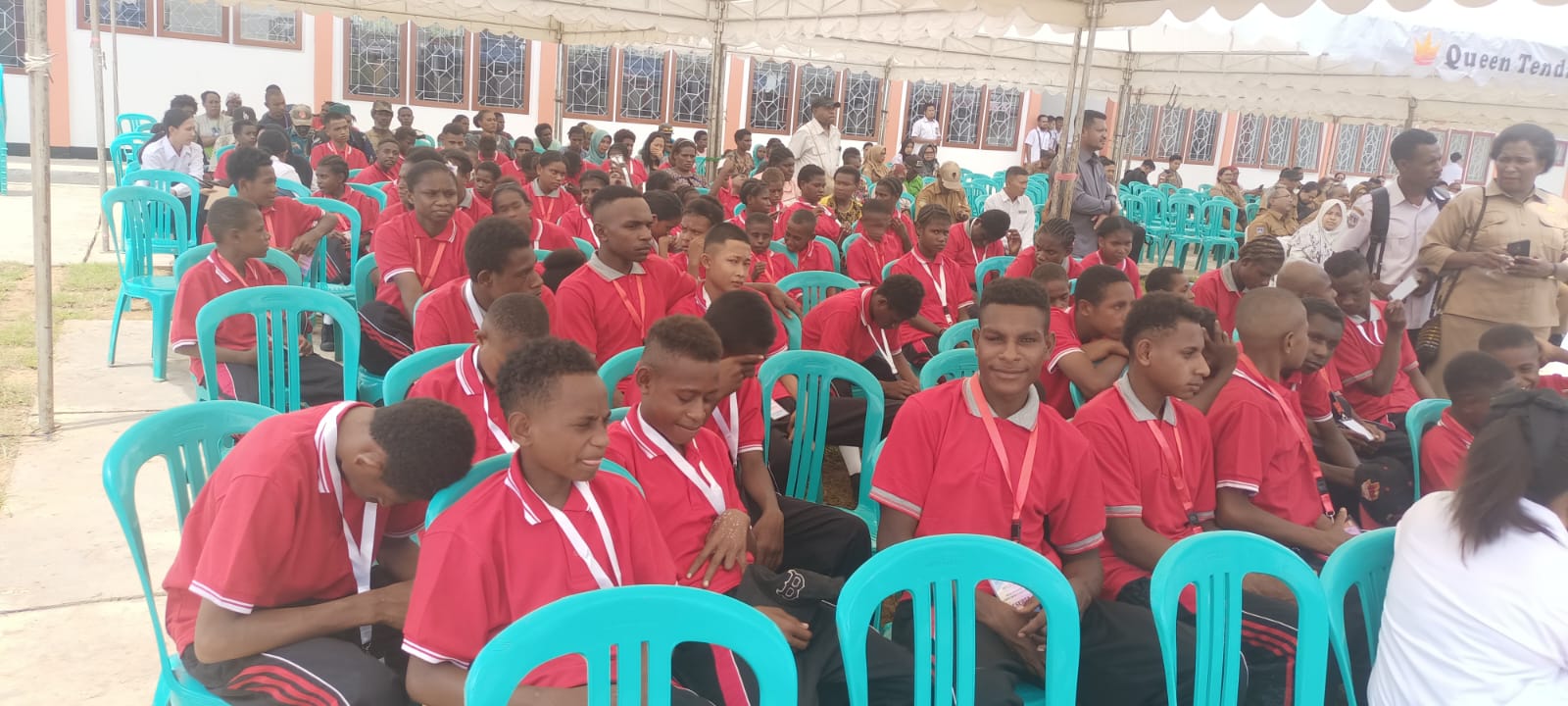 Ratusan Siswa-Siswi yang akan mengenyam pendidikan di Sekolah Rakyat Terintegrasi 77 Merauke – Surya Papua/Frans Kobun
