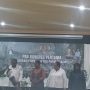 Kepala Dinas Sosial dan Pemberdayaan Perempuan Provinsi Papua Selatan pukul tifa – Surya Papua/Frans Kobun