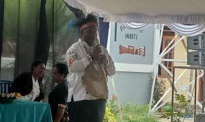 Ketua MRPS, Damianus Katayu sedang berikan sambutan – Surya Papua/Frans Kobun