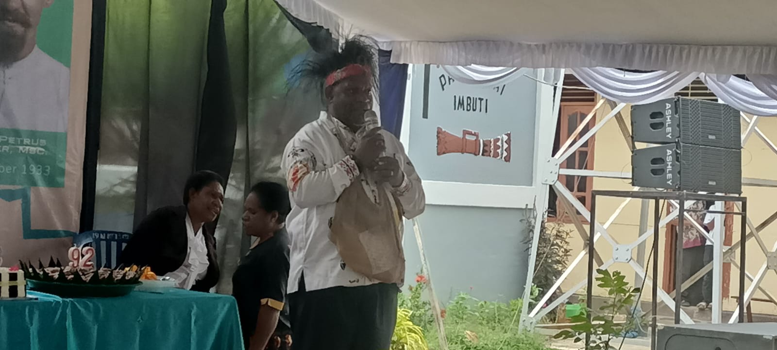 Ketua MRPS, Damianus Katayu sedang berikan sambutan – Surya Papua/Frans Kobun