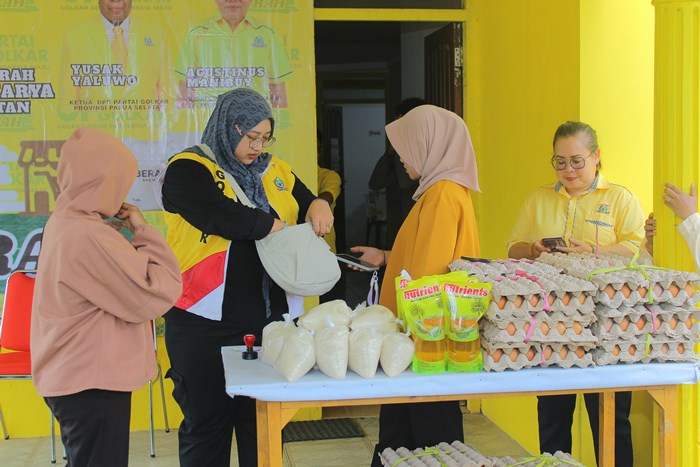 Sejumlah kebutuhan pokok yang disediakan dalam kegiatan pasar murah – Surya Papua/IST