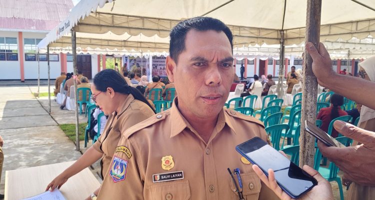 Kepala Badan Kepegawaian Kabupaten Merauke, Salfianus Laiyaan – Surya Papua/Frans Kobun