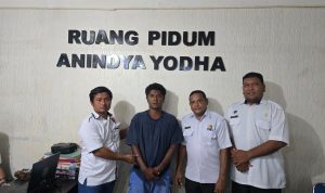Narapidana Supusepa (baju kaos hitam) yang diamankan dan akan diserahkan ke Lapas Kelas II Merauke – Surya Papua/IST