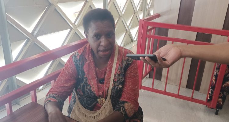 Ketua Ikatan Perempuan Malind Kabupaten Merauke, Natalia Teraka – Surya Papua/Frans Kobun