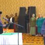 Gubernur Papua Selatan, Apolo Sagfanpo sedang melantik Ferdinandus Kanakaimu sebagai Sekda definitif Papua Selatan – Surya Papua/IST