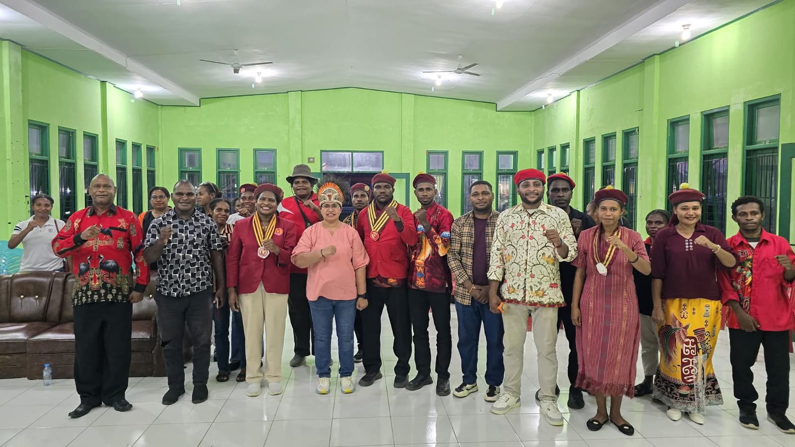 Foto bersama disela-sela seminar nasional yang diselenggarakan PMKRI Cabang Aimas – Surya Papua/IST