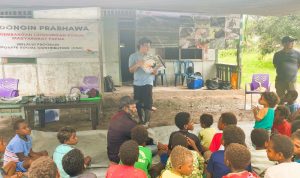 banamepe-- Kegiatan PT Dongin Prabhawa bersama masyarakat dan anak-anak di Kampung Banamepe, Kabupaten Mappi – Surya Papua/IST