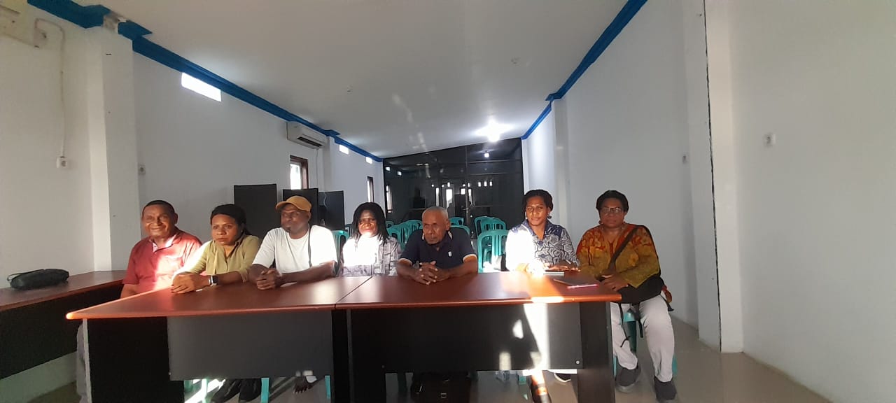 Sejumlah waertawan yang menghadiri jumpa pers yang diberikan anggota MRPS, DPRPS dan DPRD Kabupaten Merauke – Surya Papua/IST