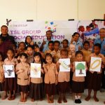 Foto bersama anak-anak di SD Inocin, Distrik Jair, Kabupaten Boven Digoel beberapa hari lalu – Surya Papua/IST