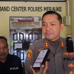 Kapolres Merauke, AKBP Leonardo Yoga berikan keterangan pers kepada sejumlah wartawan- Surya Papua/IST