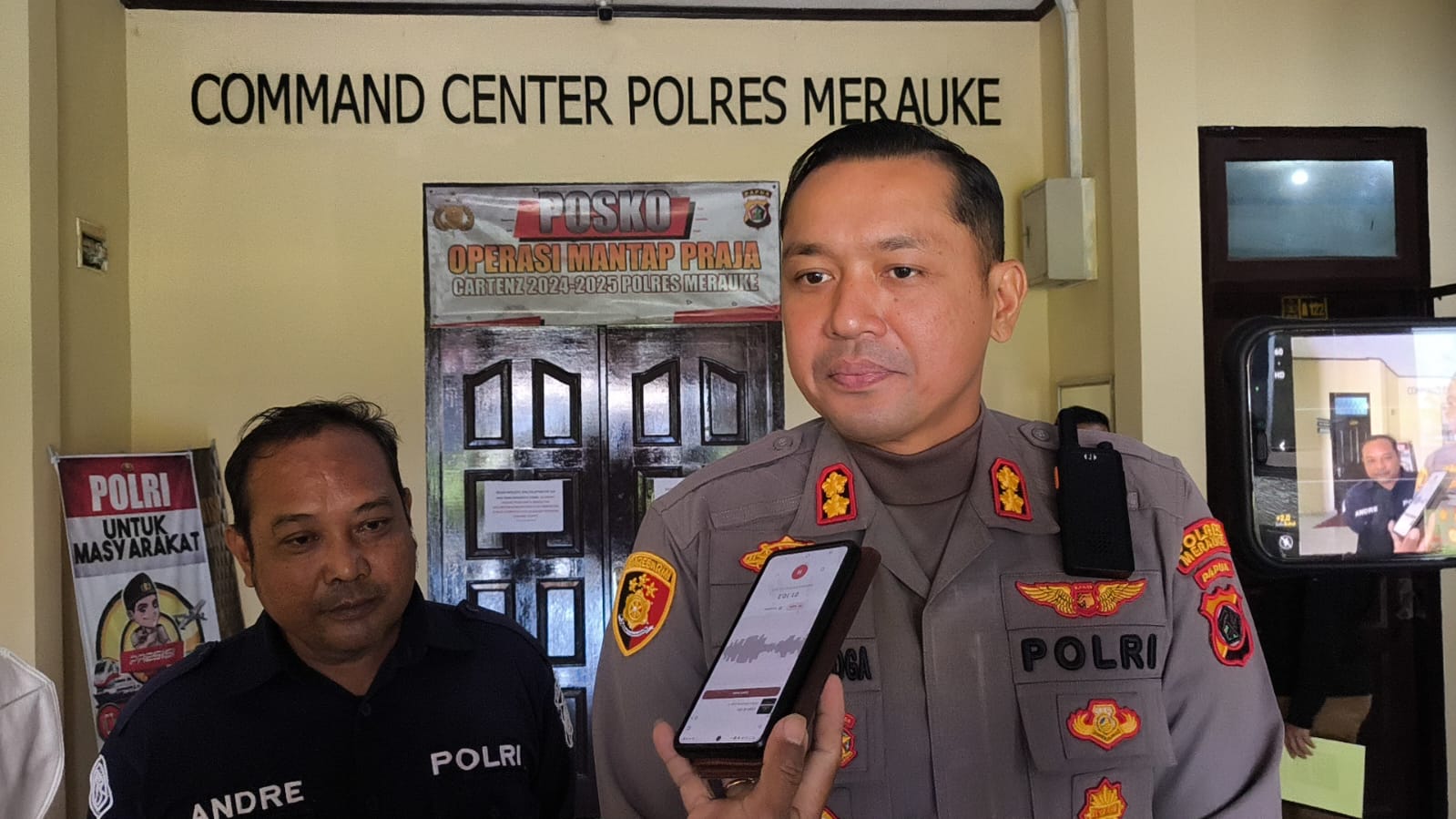 Kapolres Merauke, AKBP Leonardo Yoga berikan keterangan pers kepada sejumlah wartawan- Surya Papua/IST