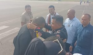 lendang 1 Foto bersama Gubernur NTT, Emanuel Melkiades Laka Lena bersama masyarakat Flobamora di Kabupaten Merauke – Surya Papua/Frans Kobun