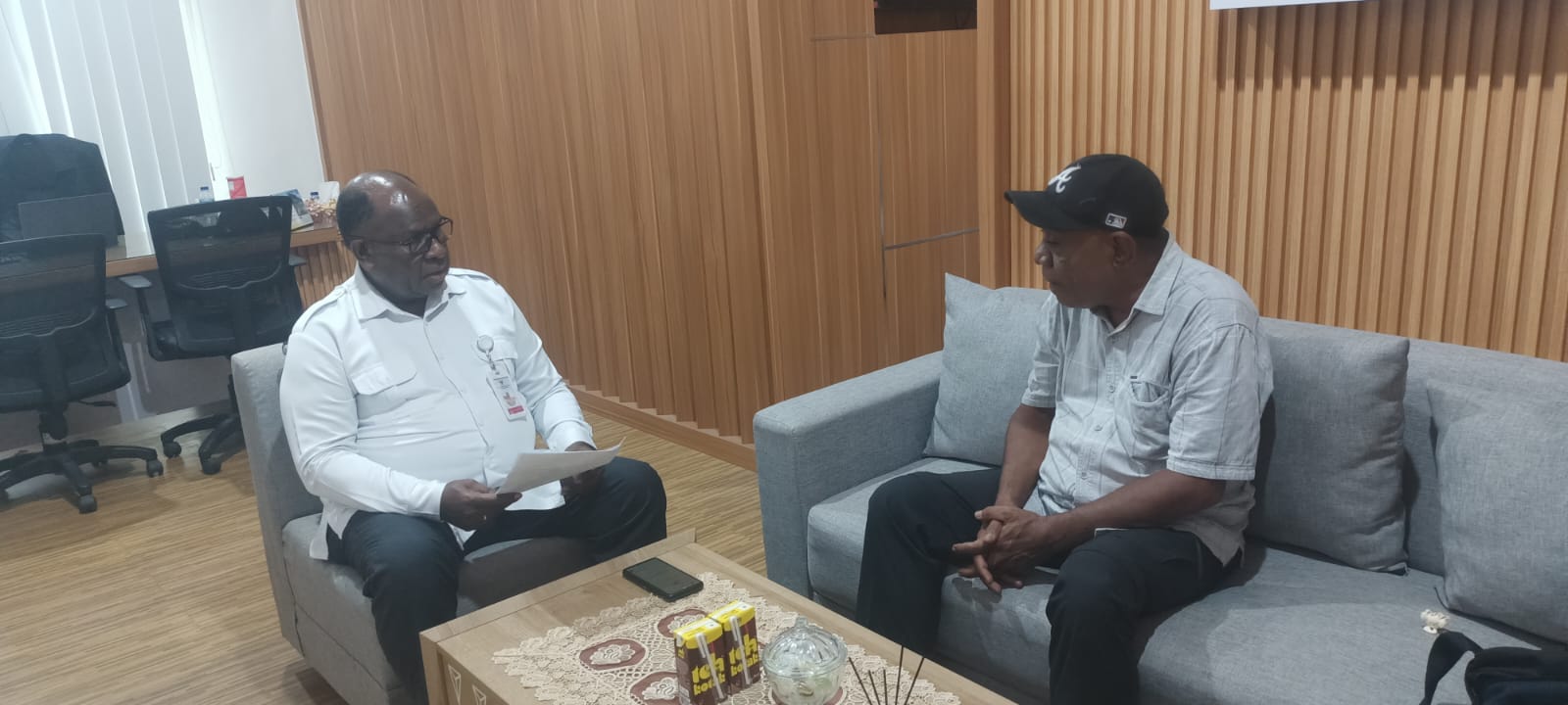 Kepala BP3OKP Papua Selatan, Yoseph Yolmen sedang diwawancarai – Surya Papua/IST