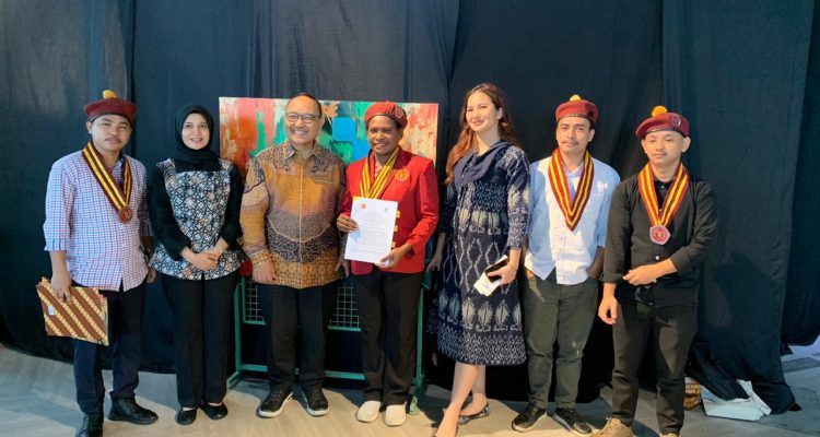 Foto bersama usai penandatanganan MoU bersama Kementerian Komunikasi dan Digital (Komdigi) – Surya Papua/IST