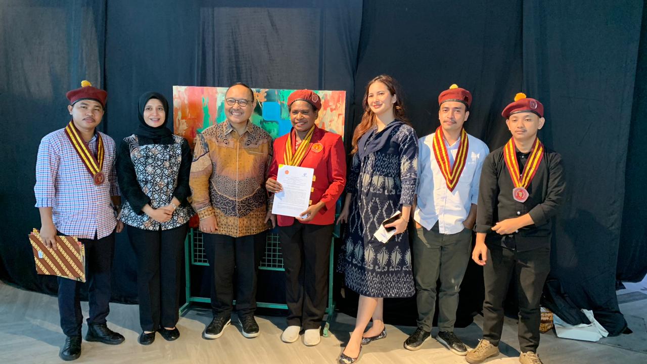 Foto bersama usai penandatanganan MoU bersama Kementerian Komunikasi dan Digital (Komdigi) – Surya Papua/IST