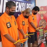 Inilah wajah tiga pelaku yang sering memproduksi sopi dalam jumlah sangat besar untuk dijual – Surya Papua/Frans Kobun