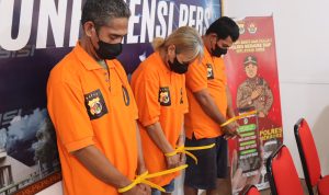 musna 5 Inilah wajah tiga pelaku yang sering memproduksi sopi dalam jumlah sangat besar untuk dijual – Surya Papua/Frans Kobun