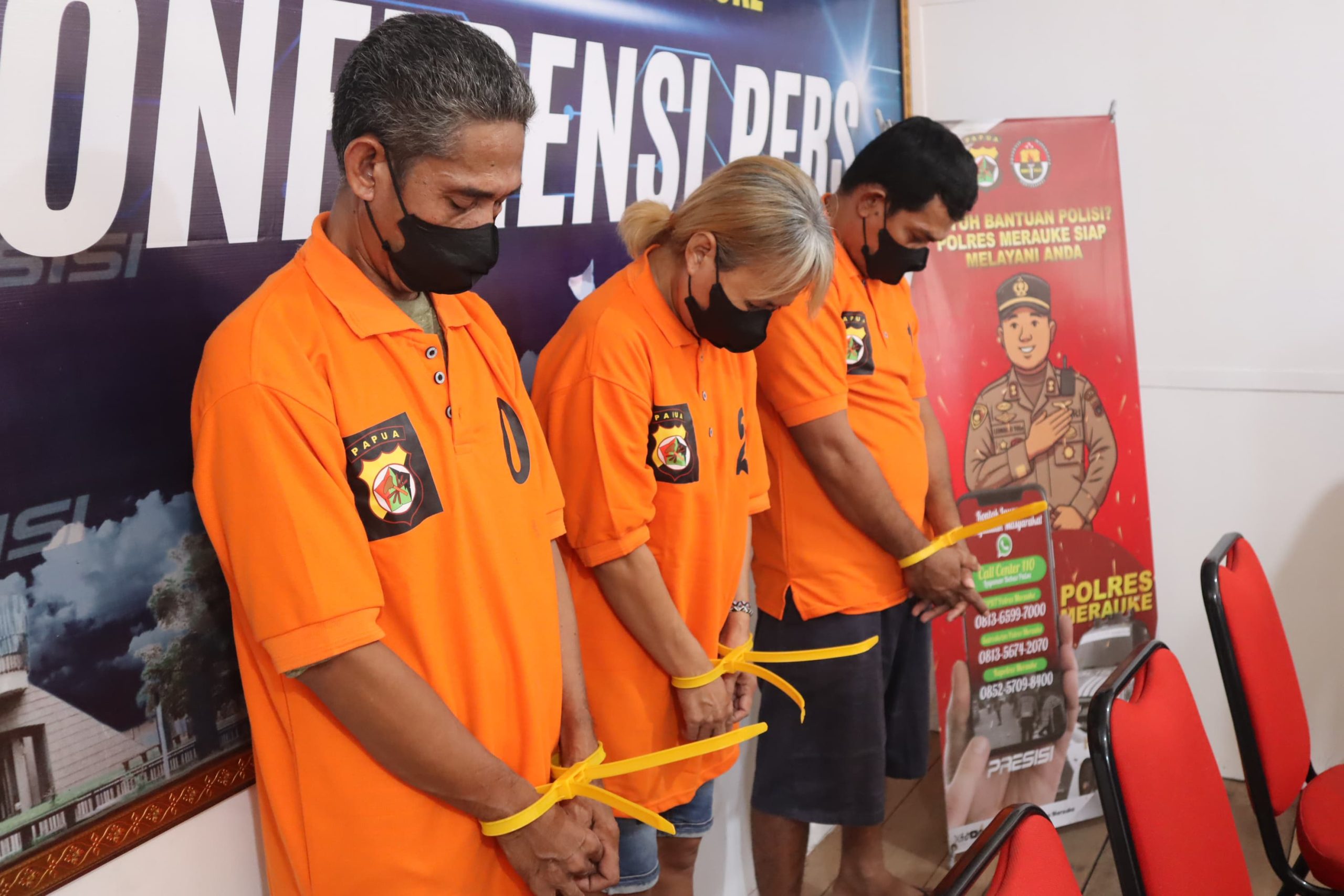 Inilah wajah tiga pelaku yang sering memproduksi sopi dalam jumlah sangat besar untuk dijual – Surya Papua/Frans Kobun