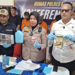 Keterangan pers yang disampaikan Wakapolres Merauke, Kompol Nuryanti didampingi Kasat Narkoba Polres, Ipda Daniel Rumpaidus serta Kasi Humas Polres, IPda Andre MB – Surya Papua/Frans Kobun