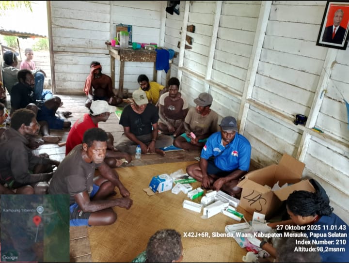 Pelayanan kesehatan yang dilakukan dokter Cambu di kampung-kampung – Surya Papua/IST