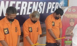 Para pelaku pembuiat sopi yang ditangkap Satnarkoba Polres Merauke beberapa waktu lalu - Surya Papua/Frans Kobun