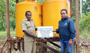 subur 6 Penyerahan bantuan instalasi tarik air oleh PT BCA kepada perwakilan masyarakat Kampung Subur – Surya Papua/IST