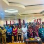 Foto bersama pejabat Provinsi Papua Pegunungan serta mahasiswa PMKRI dari sejumlah kabupaten – Surya Papua/IST