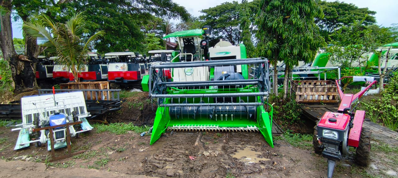 Ratusan alsintan yang dibagikan kepada kelompok masyarakat – Surya Papua/IST