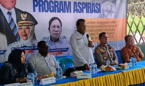 alsintan tujuh Anggota DPR RI, Sulaeman Hamzah sedang berikan sambutan – Surya Papua/IST
