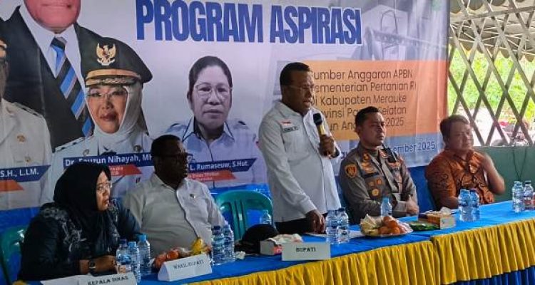 Anggota DPR RI, Sulaeman Hamzah sedang berikan sambutan – Surya Papua/IST