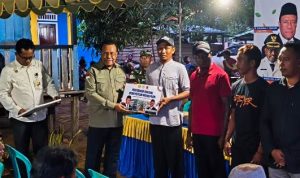 ayam empat Penyerahan secara simbolos kepada kelompok di Urumb bantuan ribuan ayam petelur – Surya Papua/IST