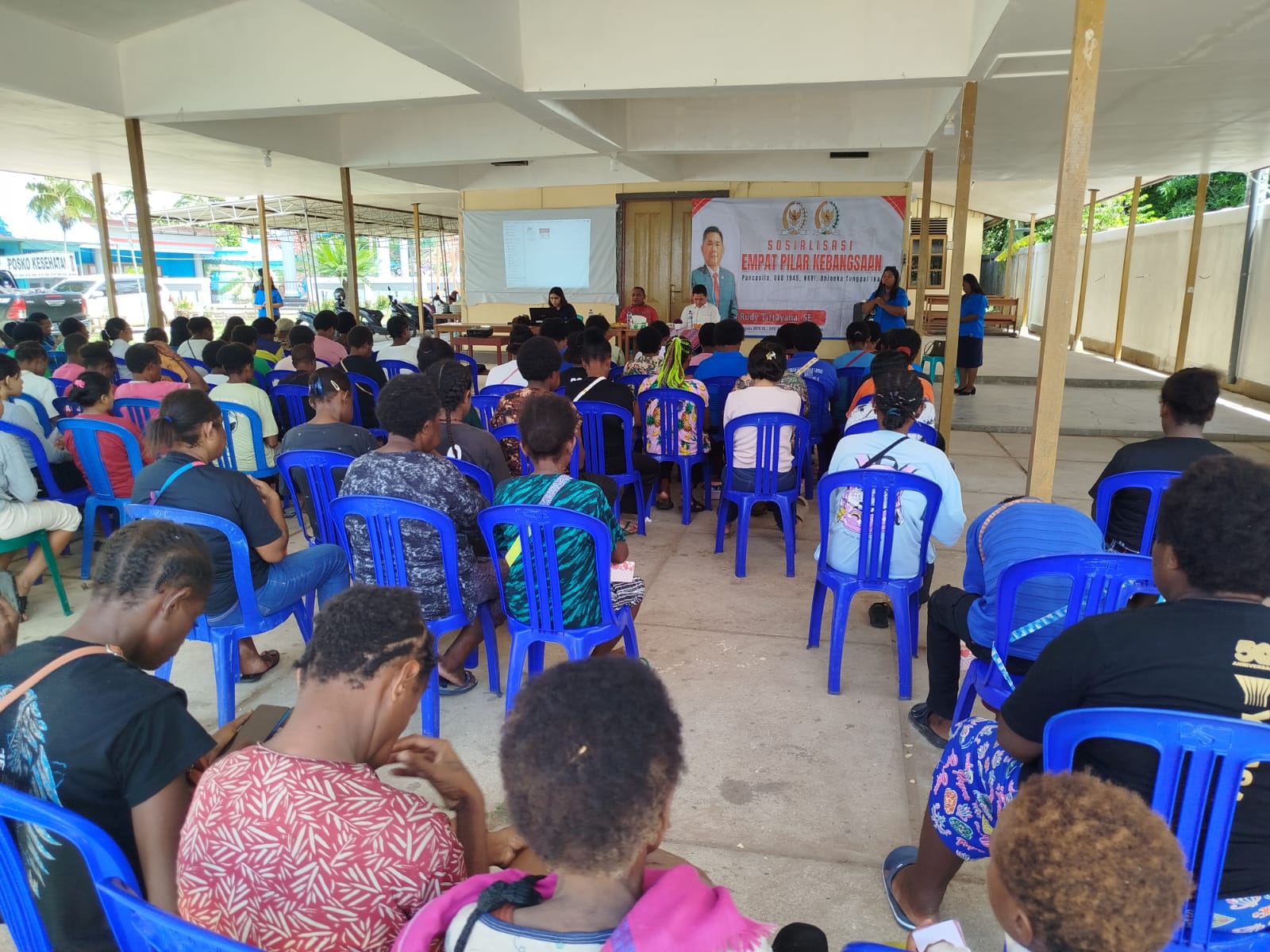 Kegiatan sosialisasi empat pilar kebangsaan di pendopo Gereja Santa Theresia Buti – Surya Papua/IST