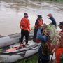 Tim SAR Gabungan Mindiptana sedang melakukan pencarian korban yang tenggelam – Surya Papua/IST