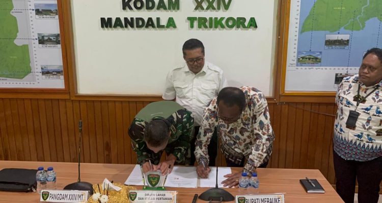 Penandatanganan kerjasama antara Pangdam XXIV Mandala Trikora bersama Bupati Merauke – Surya Papua/IST