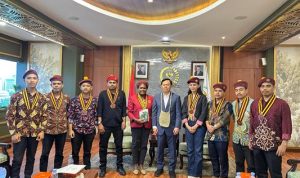 dpd delapan Foto bersama usai Rakorda DPD RI yang diikuti para gubernur/walikota dan bupati – Surya Papua/IST