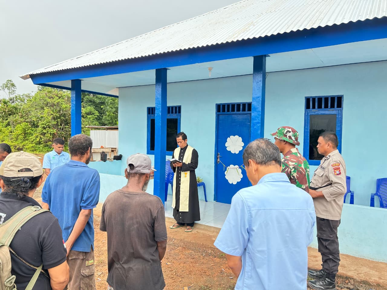 Bangunan rumah yang dibangun TSE Group sebagai bentuk perhatian kepada masyarakat setempat yang juga anggota marga – Surya Papua/IST
