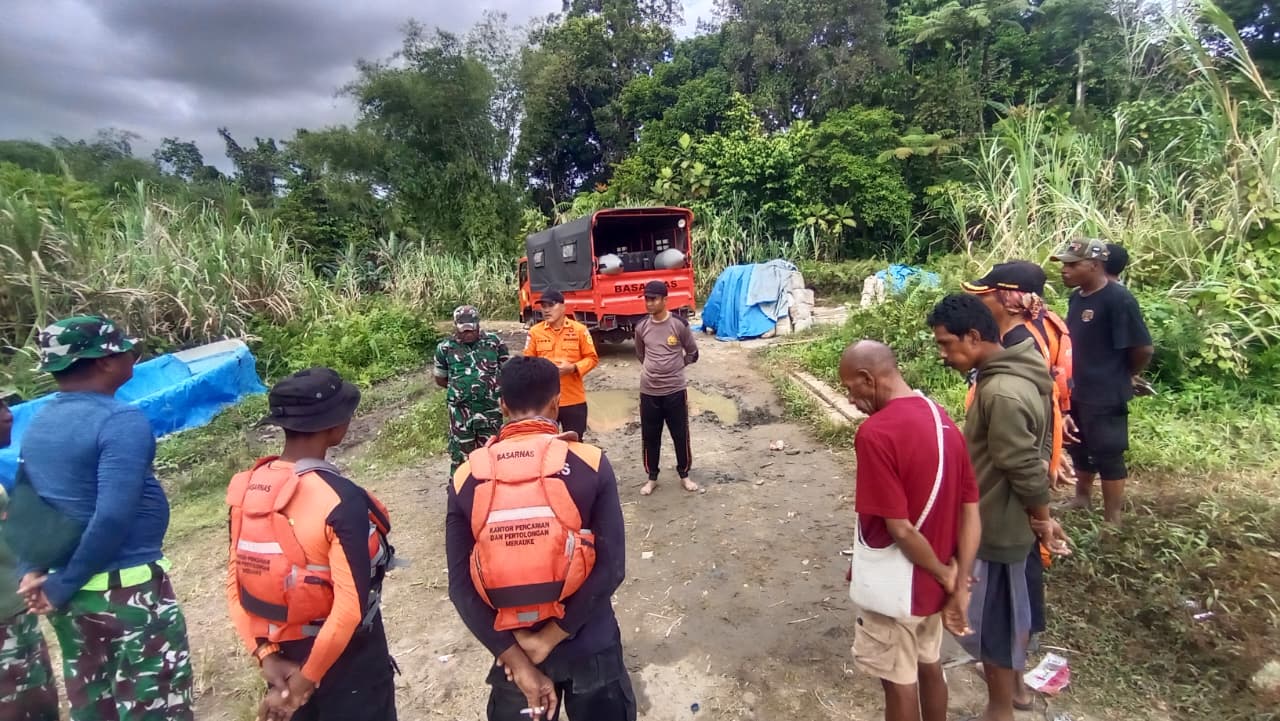 Tim SAR Gabungan yang melakukan pencarian korban tenggelam selama tujuh hari, namun belum ditemukan – Surya Papua/IST