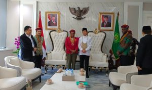 noken 1 Foto bersama Menteri Agama RI yang mengenakan noken bersama Ketua dan Pengurus Pusat Perhimpunan Mahasiswa Katolik Republik Indonesia (PP PMKRI)